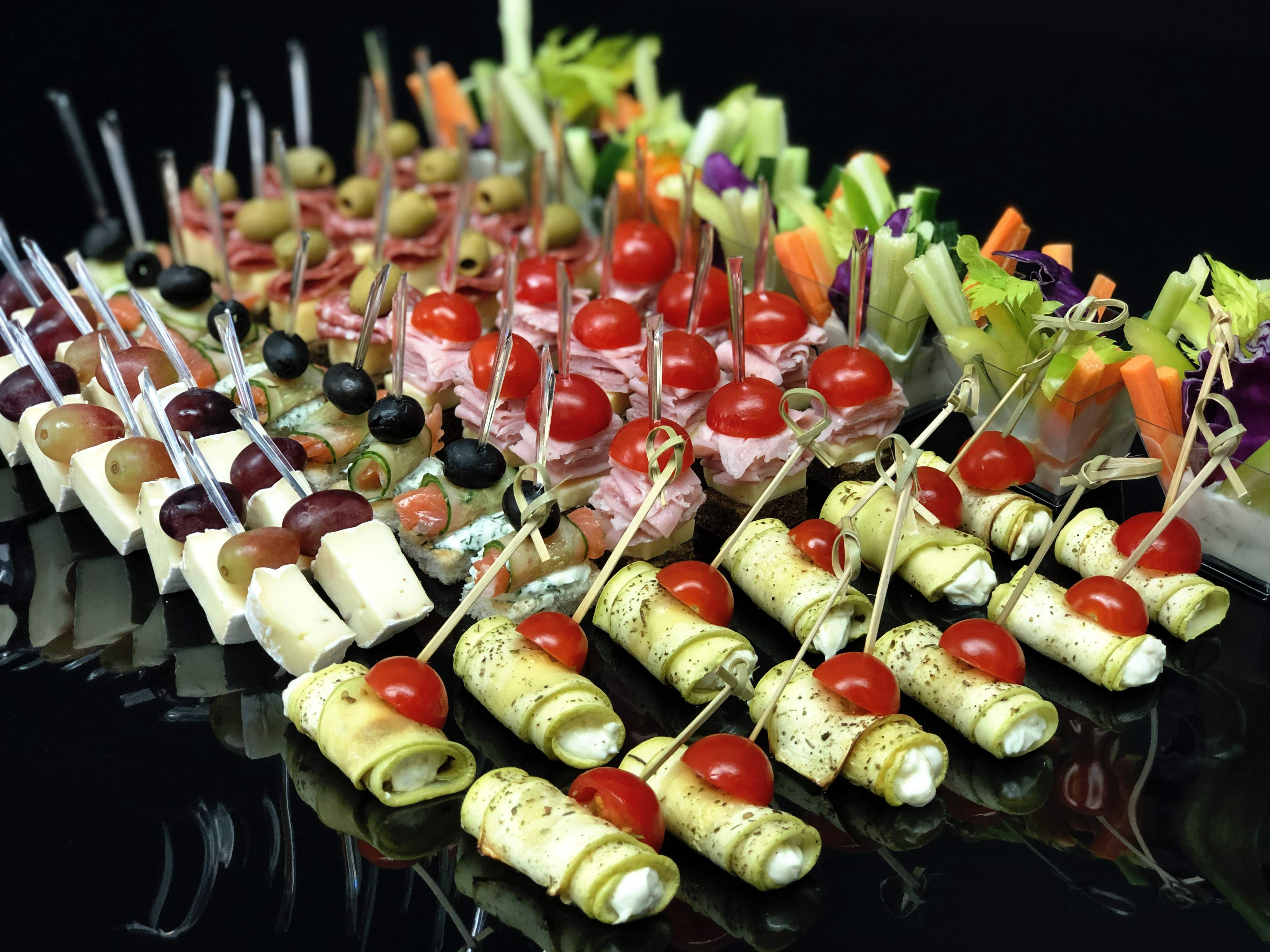 Закуски — ассорти закусок с доставкой